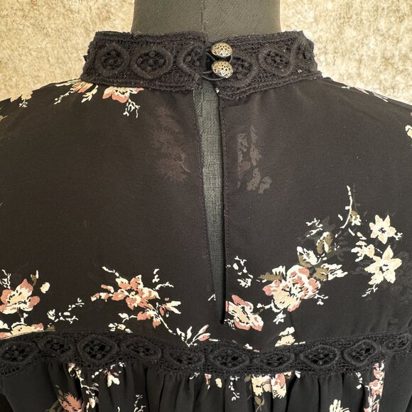 Lucky Brand Ditsy Black Sheer Floral Top L - Picture 7 of 8